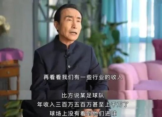 爱可菲泳装